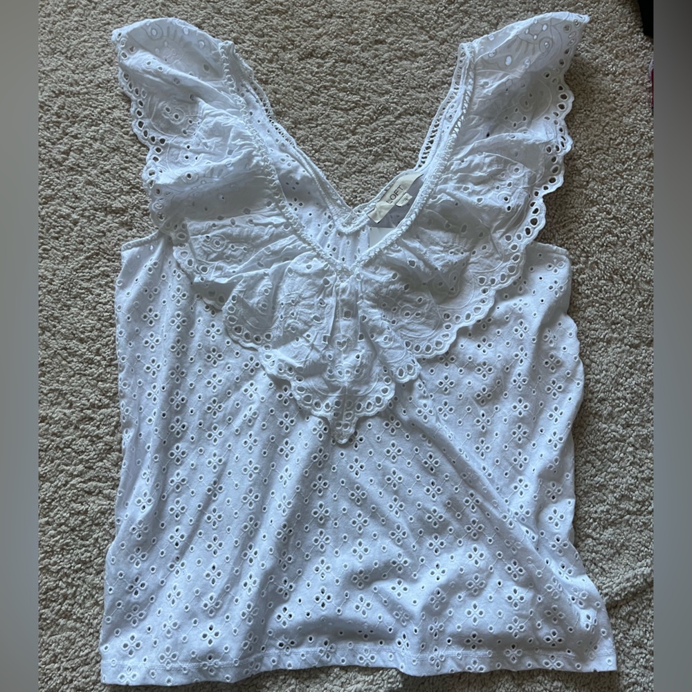 NWT AT Loft Gorgeous Ladies White Eyelet Flutter Sleeveless Top Medium M ❤️